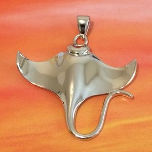 New Silver Large Manta Ray Pendant Necklace